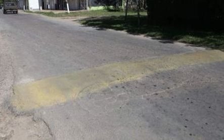 Reclaman reductores de velocidad en Villa Castells