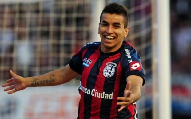 Correa le hizo un gol de mitad de cancha a Rulli