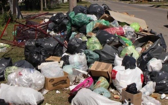 Reclamo por la recolección de residuos en Villa Elvira