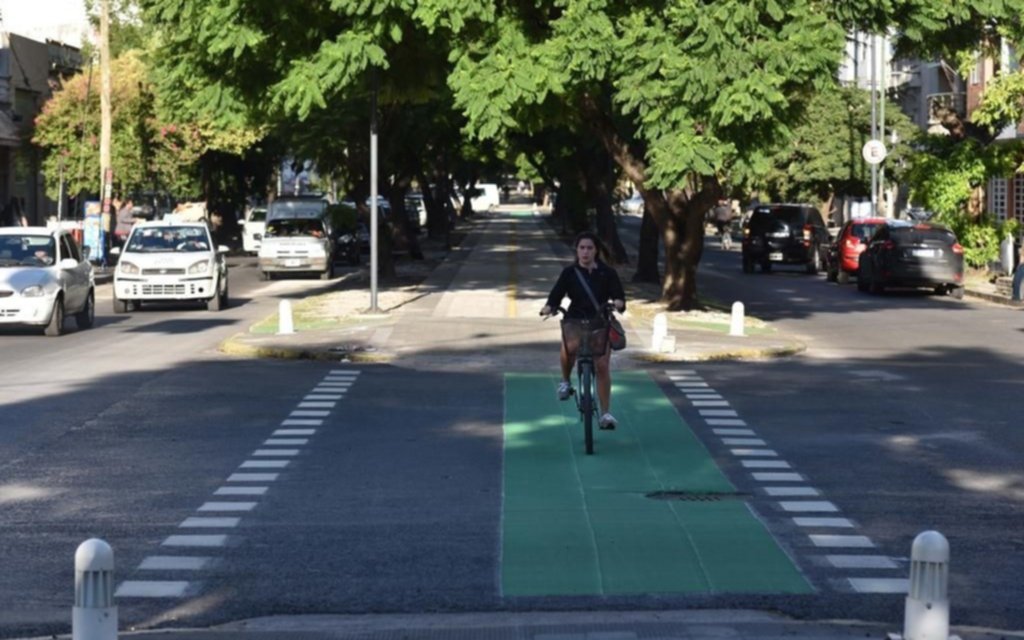 Comenzaron a extender la bicisenda de avenida 32