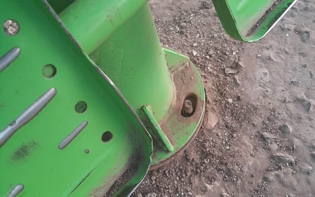 Vecinos, por la reparación de un equipo en el parque Castelli