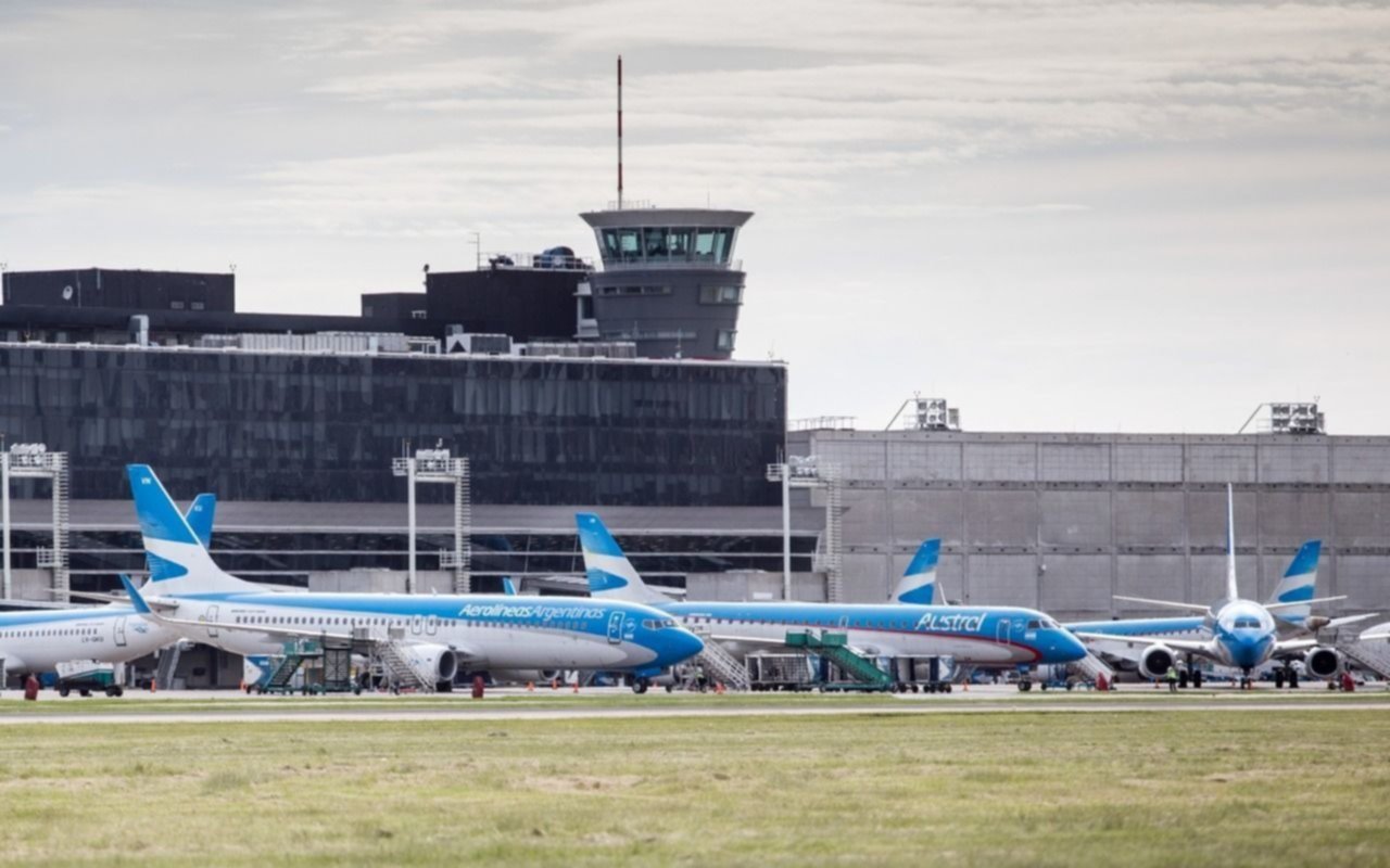 Controladores aéreos suspenden paro