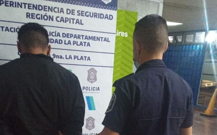 El colmo: caen por intentar robar una moto policial