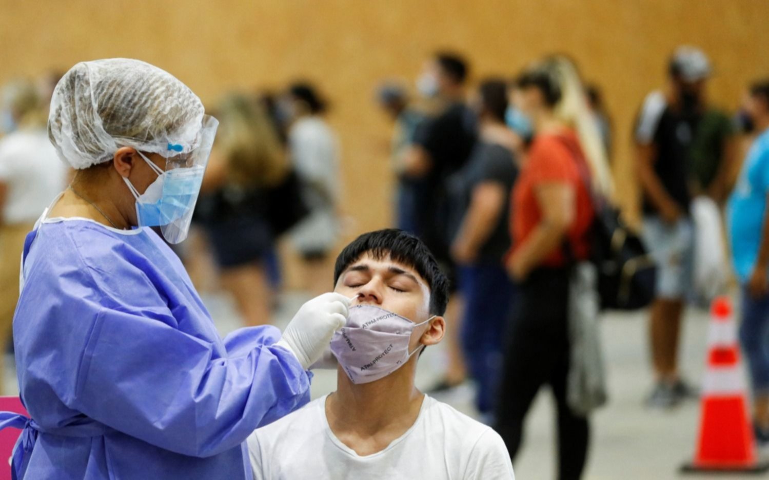 Reportaron 180 muertes y 17.034 nuevos contagios