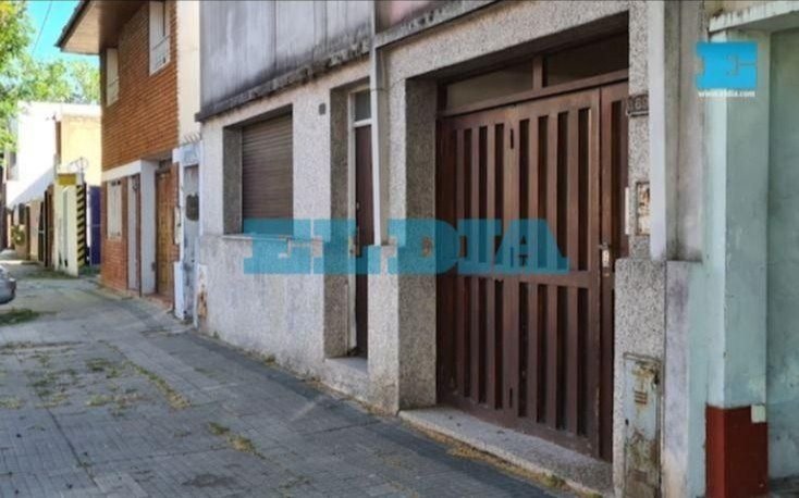 Piden limpiar la casa de la vecina encerrada