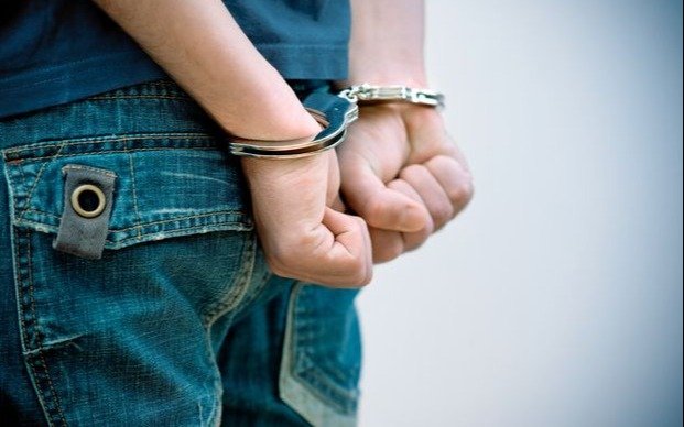 Saltó una reja para robar, se arrepintió y cuando escapaba fue atrapado