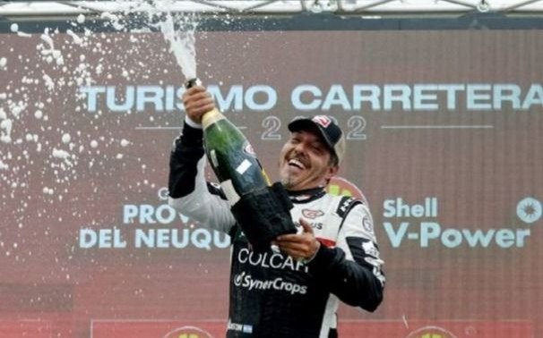 “Merecía festejar de esta manera, ganando en pista”