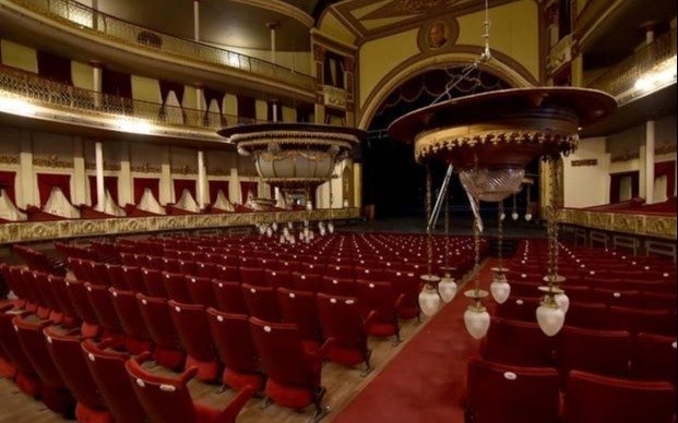 Un gabinete sin cerrar, números que fruncen ceños y un teatro tironeado