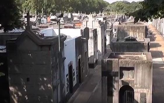 Visita guiada al Cementerio local para conocer acerca de momias y masonería