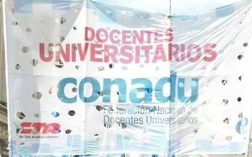 Docentes universitarios responden a la oferta salarial