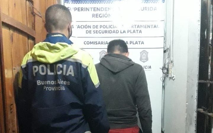 Quiso robar en un local de City Bell y terminó preso: tenía pedido de captura