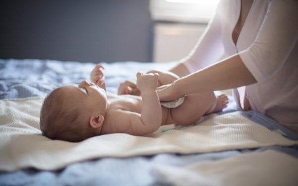Los bebés subrogados que aguardan en un sótano