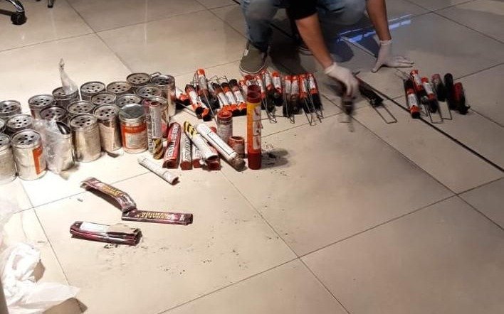 Barrabravas que disparan “armas mortales” dentro de un estadio de fútbol