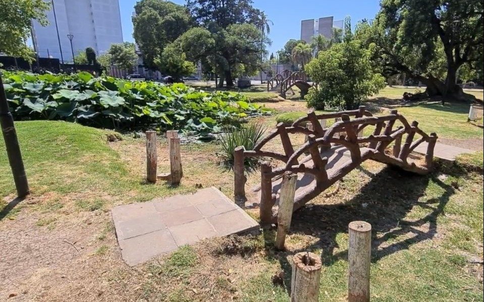 Peligro por un juego roto en Parque Saavedra