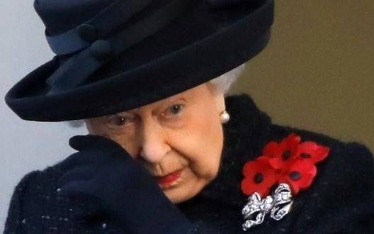 La reina Isabel de Inglaterra asistió a una misa en memoria de su esposo