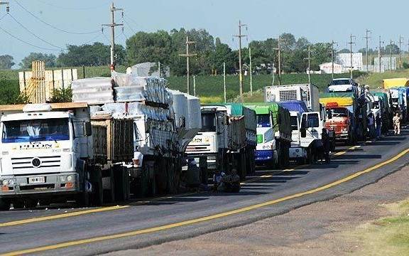 Se disparan los costos del transporte de cargas en el país