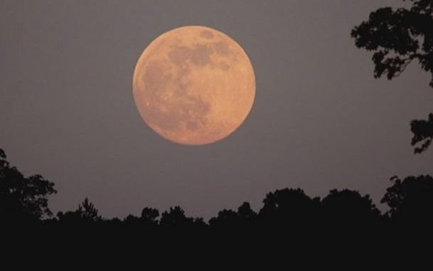 Aseguran que un fuerte impacto marcó las diferencias en las caras de la Luna