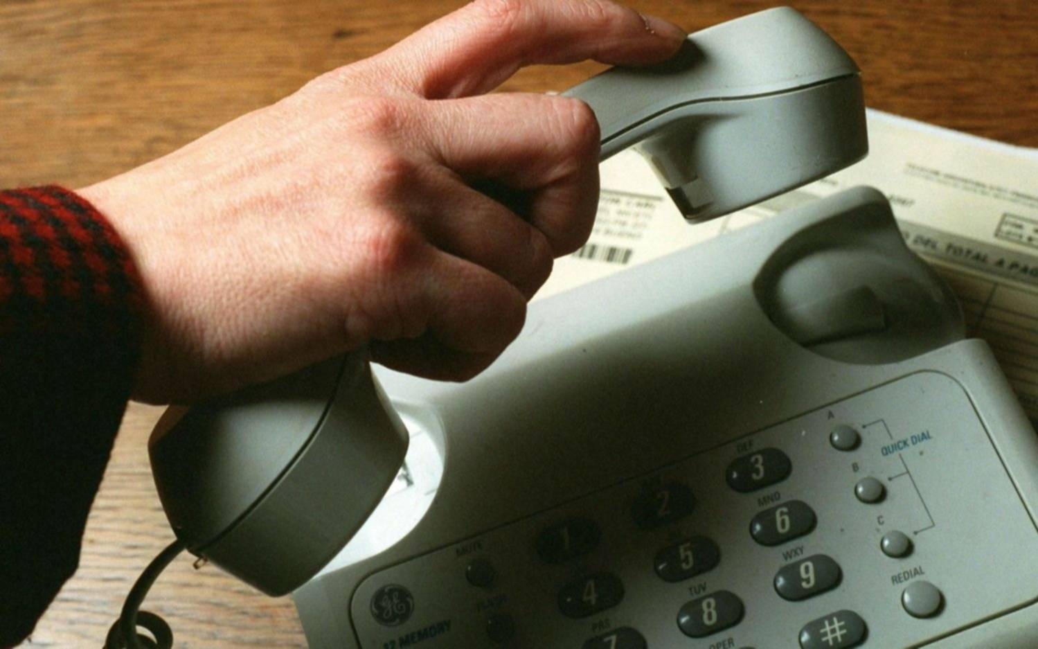 Reclamos por dos líneas de teléfono fijo que quedaron sin tono