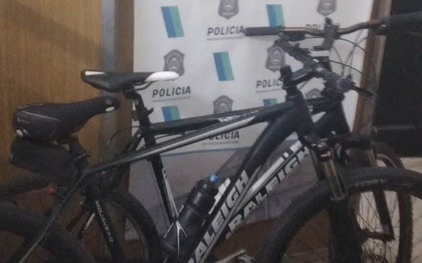 Dos chicos de 14 y 15 años robaron dos bicicletas en La Loma: fueron demorados