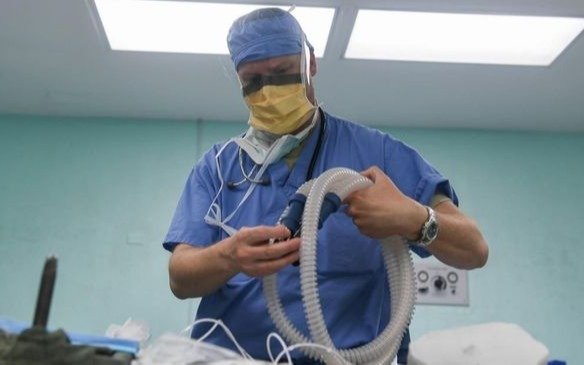 Nueva queja y malestar profesional por demoras de cirugías en el Niños