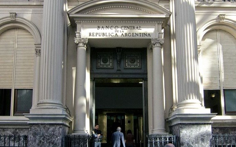 Consultoras elevan a 65,1% la inflación de este año