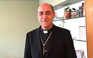 “Francisco está muy bien”, dijo el arzobispo platense
