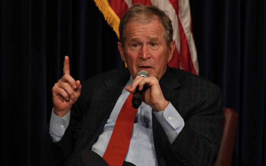 Bush habló de la “invasión injustificada” de... Irak