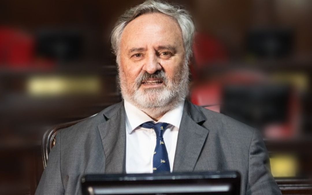 Un senador opositor pegó el portazo