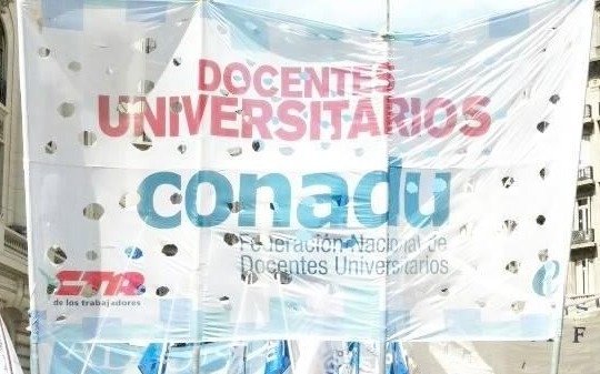 Docentes universitarios en estado de alerta por falta de avance en paritarias