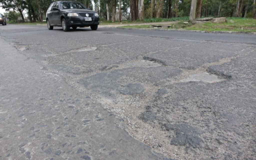 Reclamaron la reparación de un bache en la esquina de 55 y 24