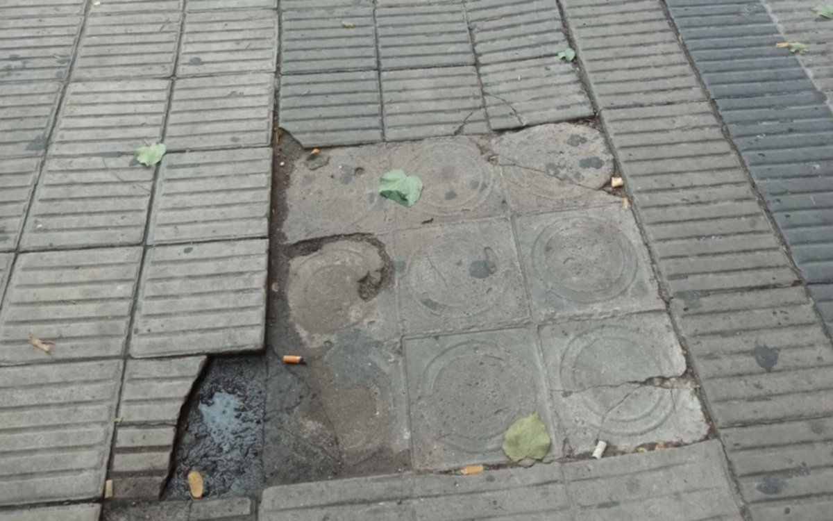 Veredas rotas en la Ciudad por las obras que reparan distintas redes de servicios