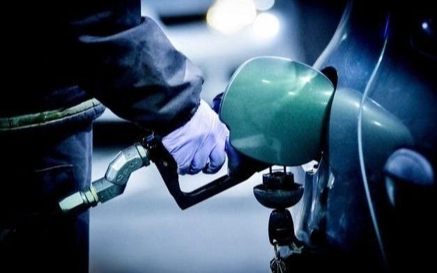 Denuncian que cobran $300 el litro de gasoil