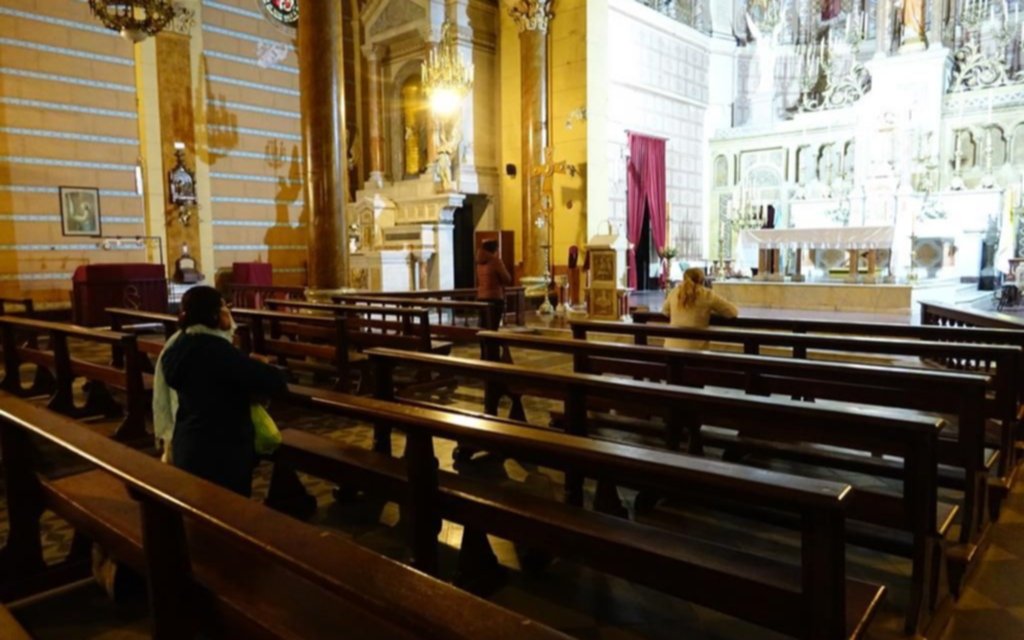 Misa y coronación de la Virgen en la parroquia del Perpetuo Socorro