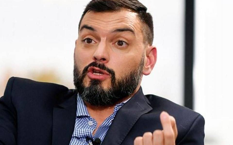 Fuego amigo: crudo análisis de un economista K