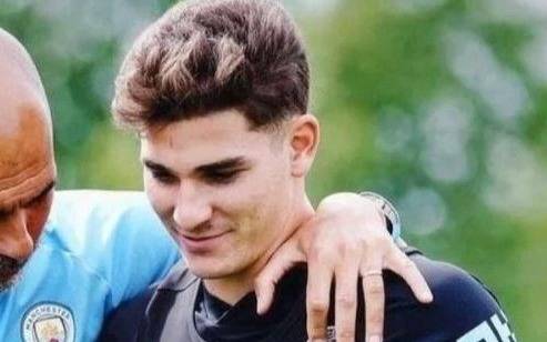 La alegría de Julián Álvarez por su debut como nuevo jugador de Manchester City