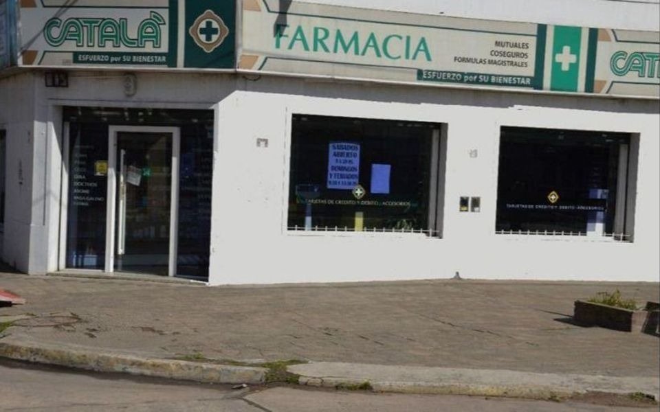 Le apuntan a una nena en un asalto a una farmacia