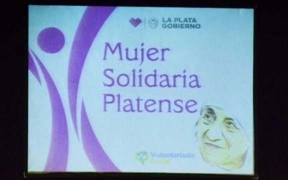 Distinción para más de 100 mujeres solidarias