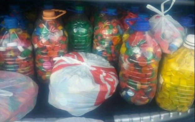 Colecta de tapitas para ayudar al Ludovica