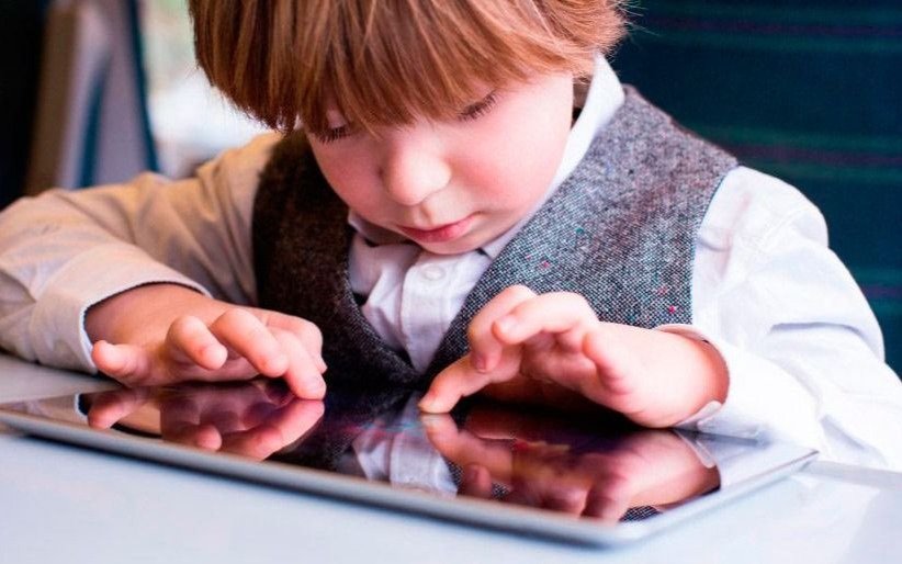 La infancia y la adolescencia, con escasa voz en los medios