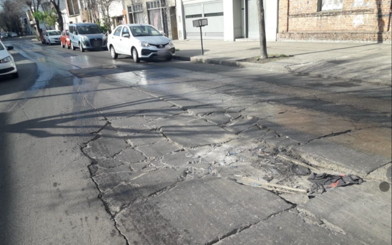 Reclaman la reparación de la calle 21 entre 47 y 48