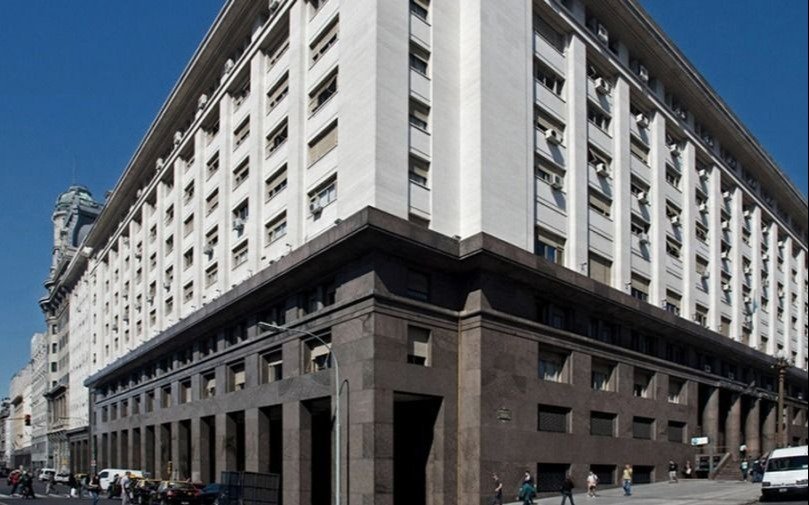 El Gobierno prepara un nuevo canje de la deuda