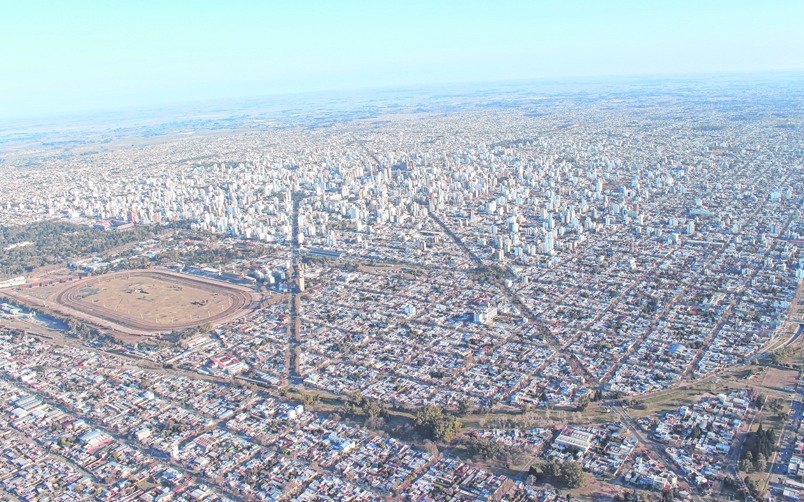 Para afuera, distante y cara: alertan sobre el avance urbano sin control en La Plata