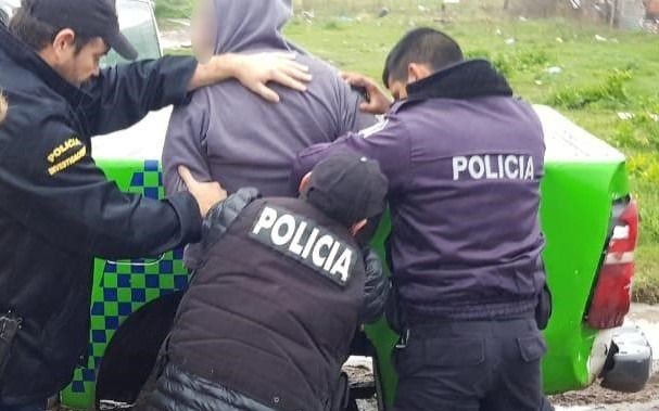 Detienen a empleados del aeropuerto de Ezeiza por robarle a pasajeros