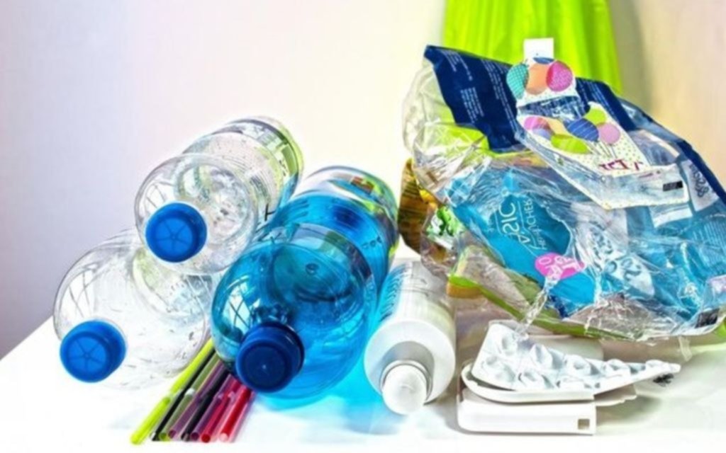 Prohibirán en la Ciudad el uso de artículos plásticos descartables