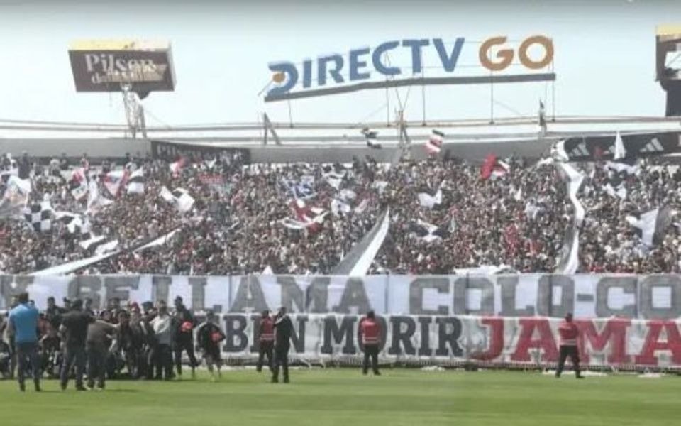 Al menos 10 heridos al colapsar el techo del estadio del Colo Colo en una práctica abierta