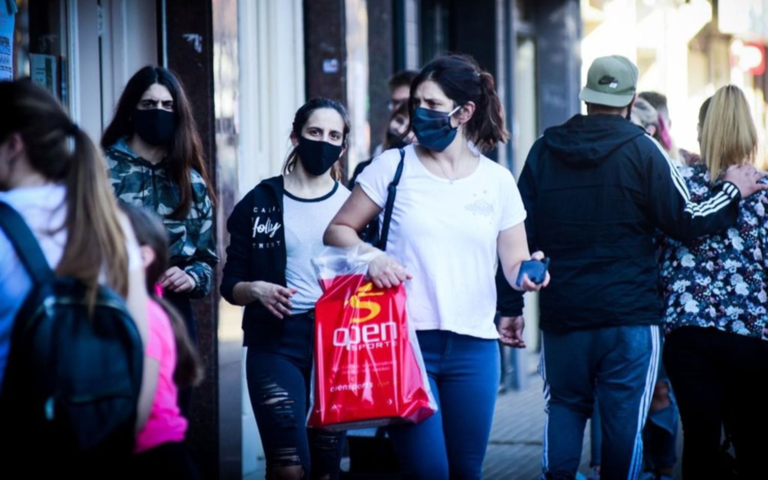 Más movimiento y el apuro por las ofertas en vísperas del Día de la Madre