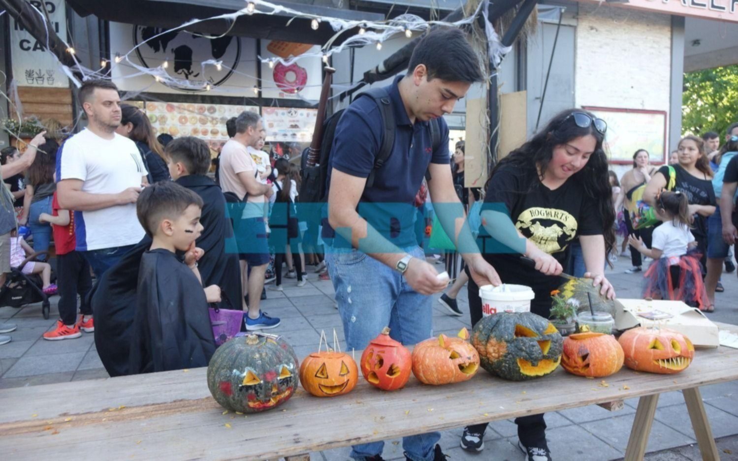Cierran calle Cantilo para peatonalizarla por festejo de Halloween