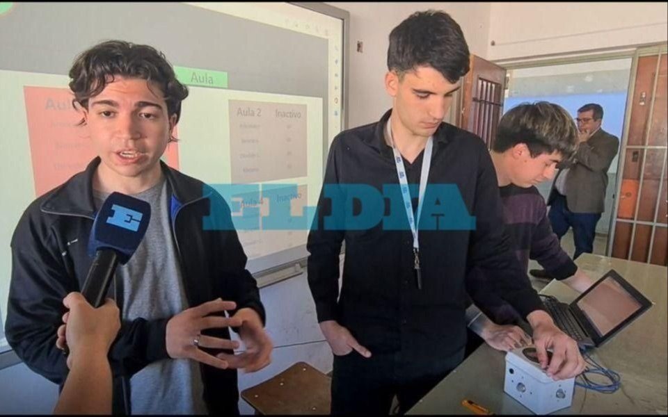 Estudiantes platenses, distinguidos por un detector de gases para el hogar