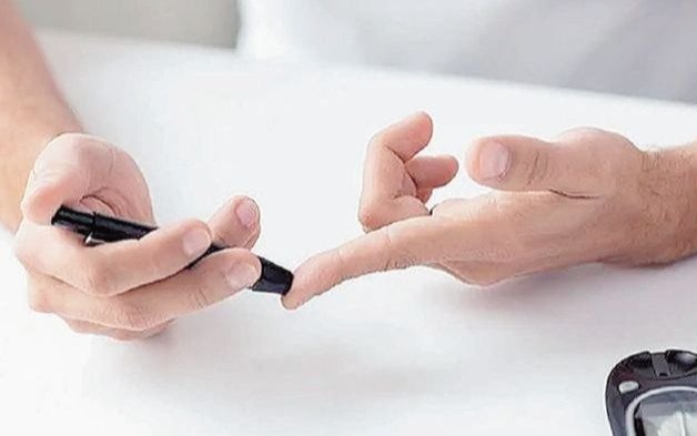 Información y medición de glucosa en la semana de la diabetes