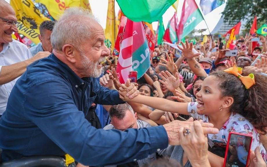 Lula contra “el radicalismo y la ignorancia del bolsonarismo”